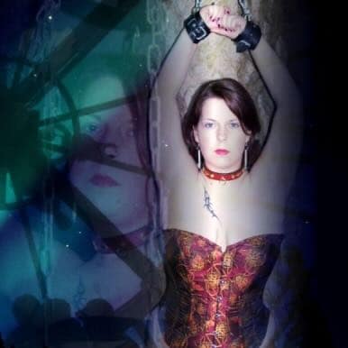 Sklavin Justine im Interview auf Lady-Sas.com.