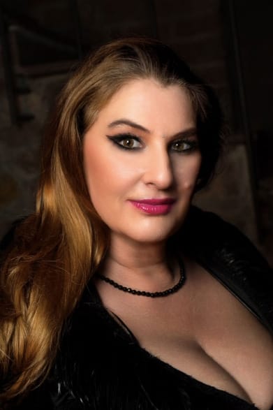 Domina Maxime von Luven im Interview auf Lady-Sas.com.