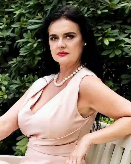Mistress Dinah, Dubai-based dominatrix known for psychological Femdom, sensual control and soft domination