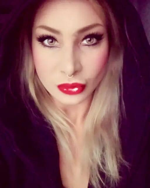 Professorin Cara von Teese, Domina in Düsseldorf