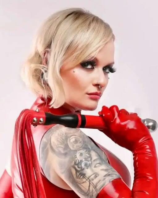 Mistress Sinister, Domina & Bizarrlady in Düsseldorf