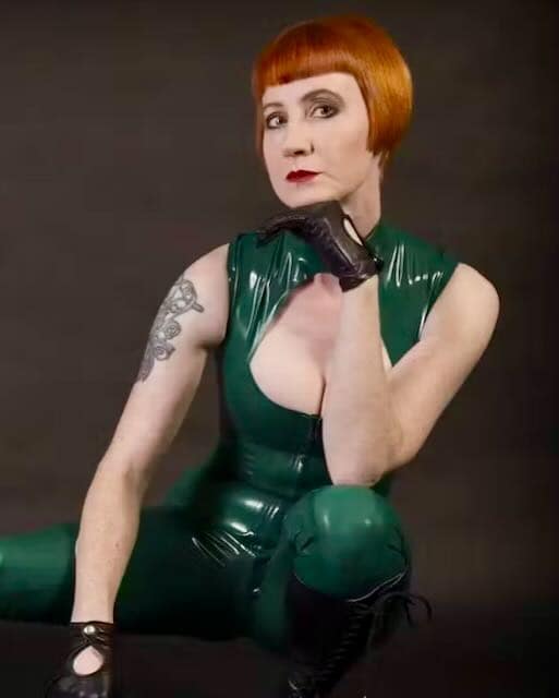Domina Liza, Derby