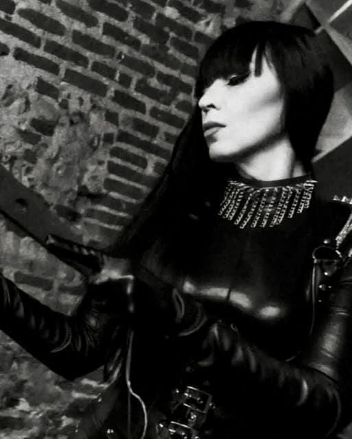 Dómina Skade, Madrid dominatrix specializing in slave training and service-oriented submission