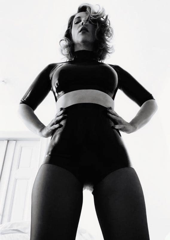 Domina in Berlin: Lady Circe – im Interview auf Lady-Sas.com.