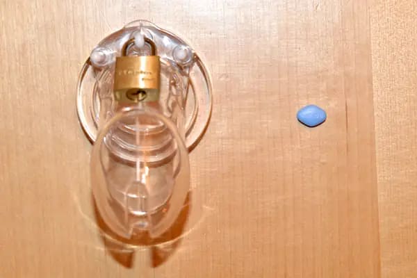 A delicate little thrill: wanting it, being able to – but not being allowed. Another man is. Photo: Lady Sas