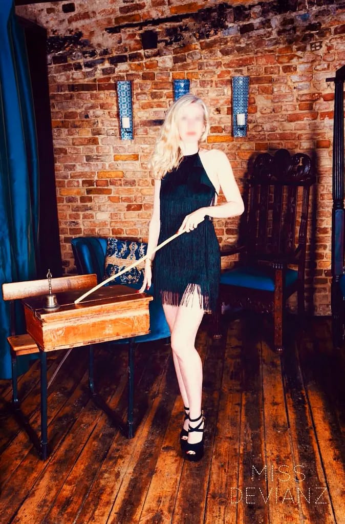 Fetish Mistress Miss Devianz