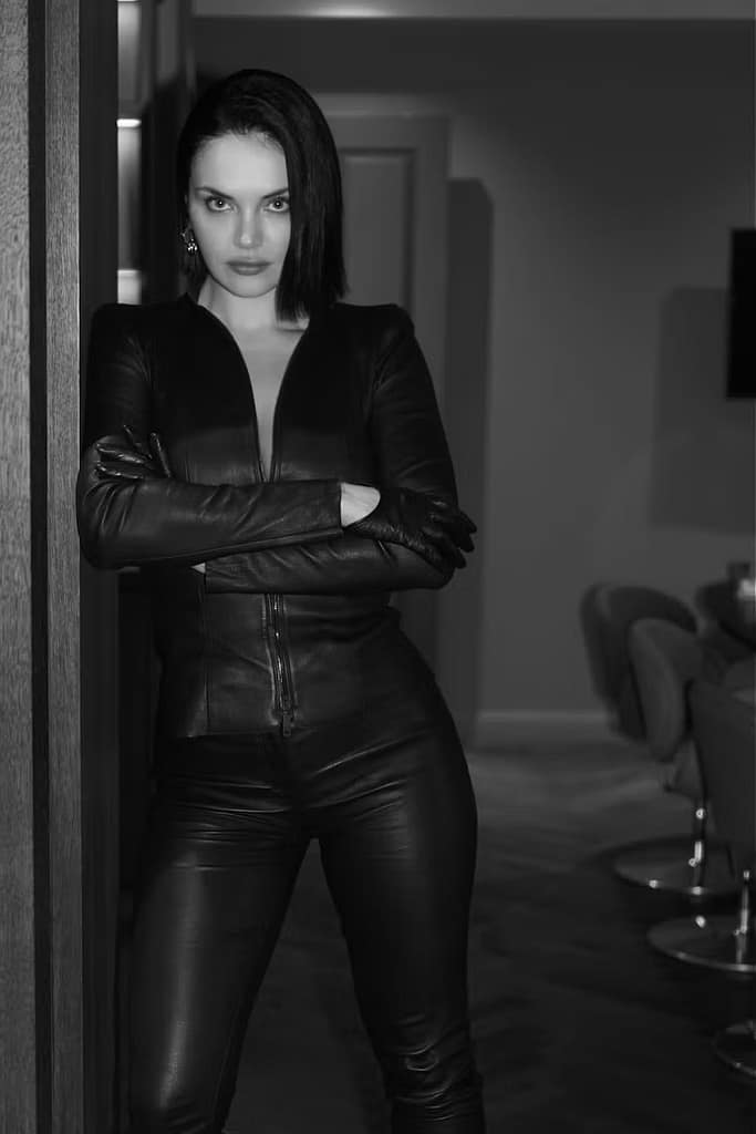 Deva Venera, Femdom in Paris, Frankreich