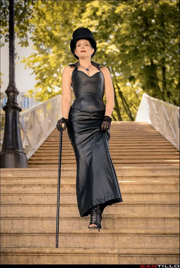 Domina M in Paris, Frankreich