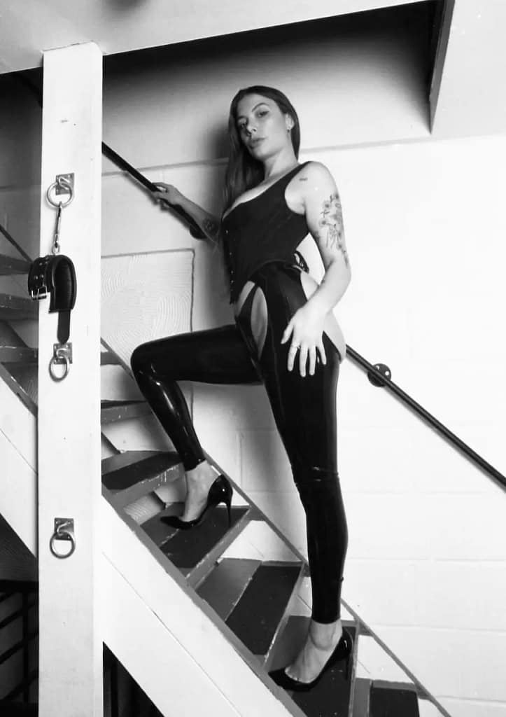 Miss Sloane May, Dominatrix in London, UK. Interview on Lady-Sas.com.