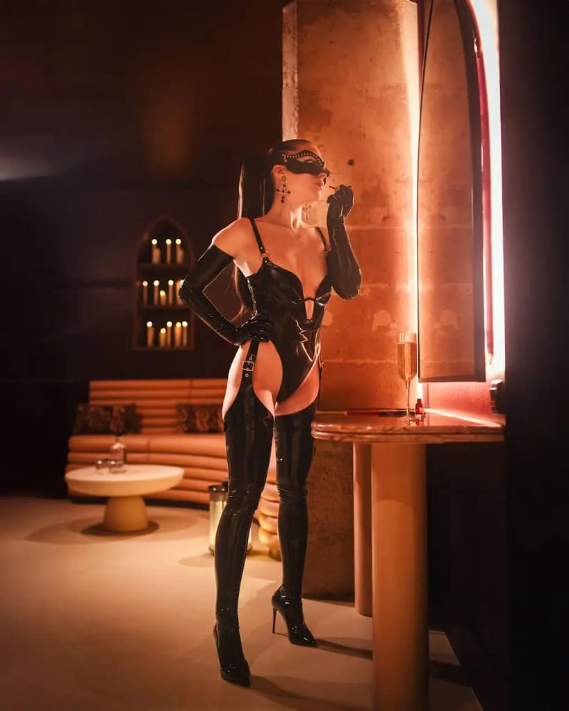 Dominatrix Mistress Isadora, Paris, France