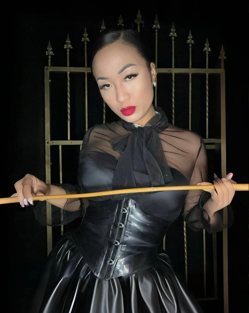 Kink Akita, Domina in Berlin
