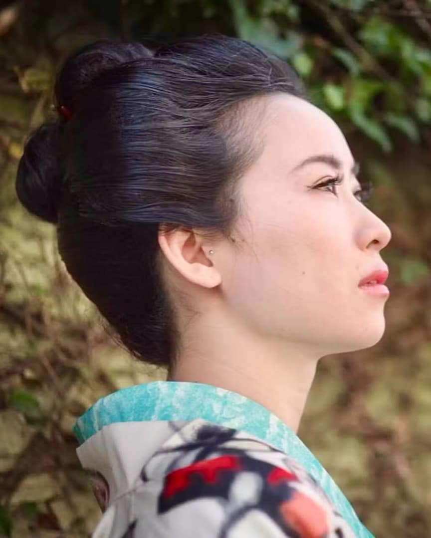Mistress Hinako, Japanese dominatrix from Japan wearing a traditional kimono