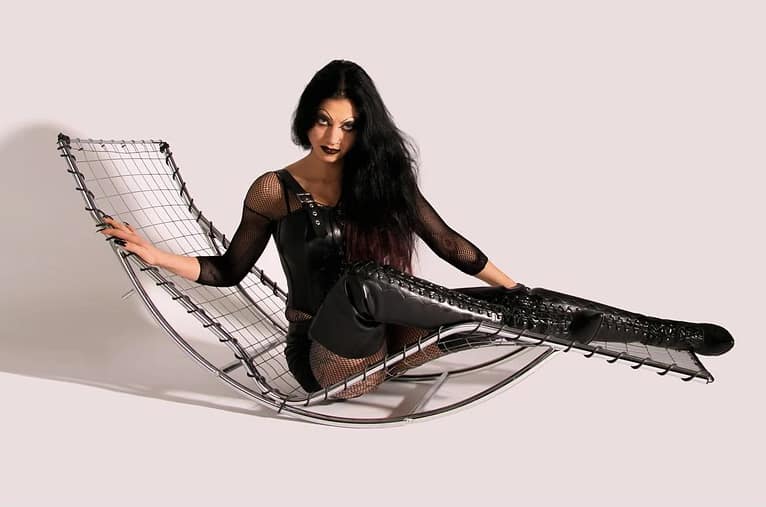 Domina in Karlsruhe: Domina Daemona de Lucca im Interview auf Lady-Sas.com.