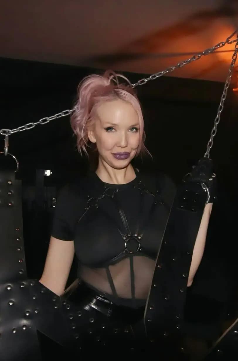 Dominatrice Chloe Mars, Toronto, Canada