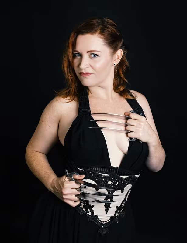 Mistress Inanna Justice, Paris, im Portrait.