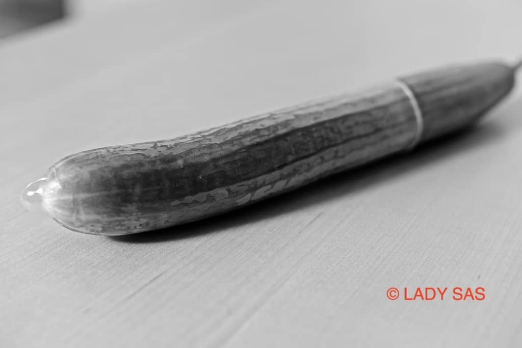 Symbolic photo for the Pegging Guide – a sensual, black-and-white image representing dominance, trust, and role reversal in strap-on play.