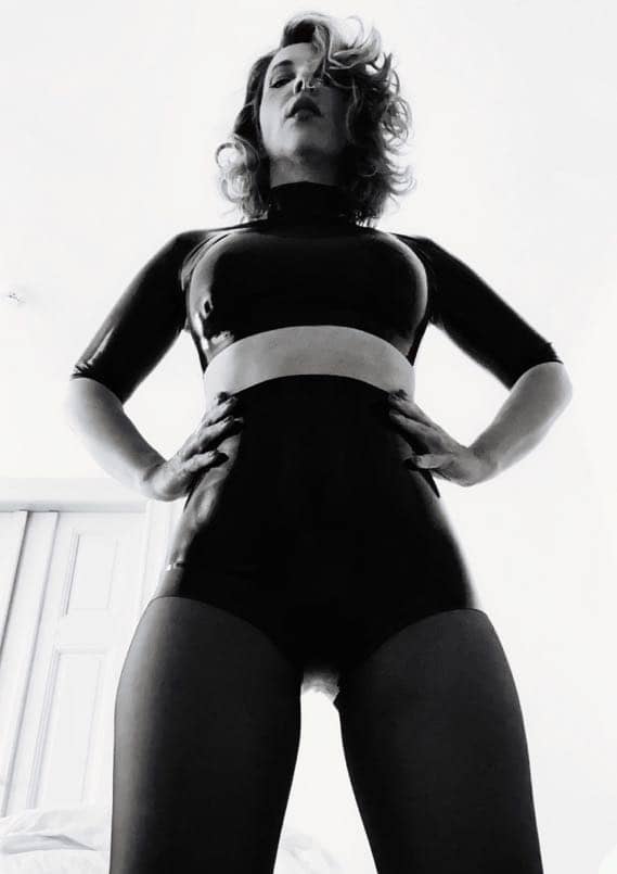 Domina in Berlin: Lady Circe – im Interview auf Lady-Sas.com