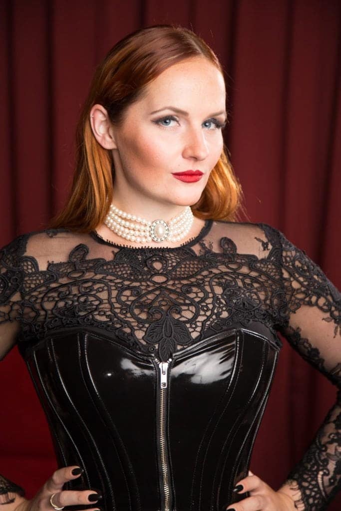 Cassandra van Cane, Domina in Zürich – Portrait & Interview