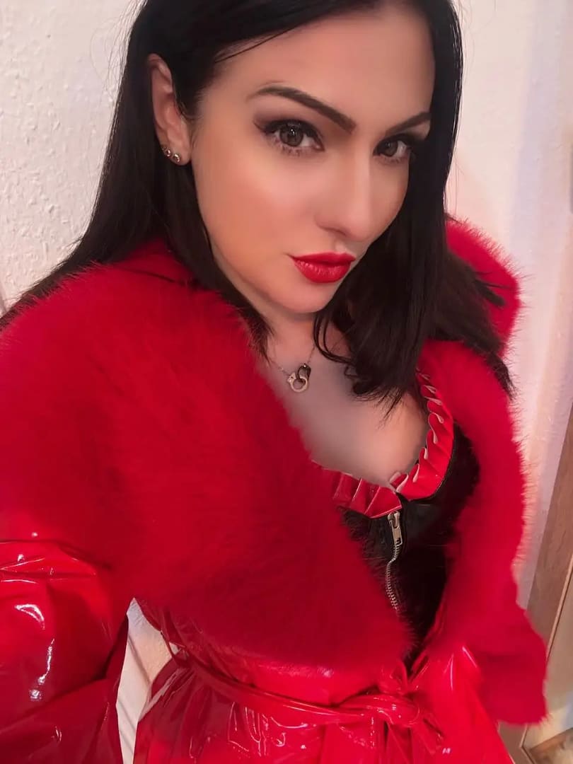 Dominatrix in Budapest: Lady Zara