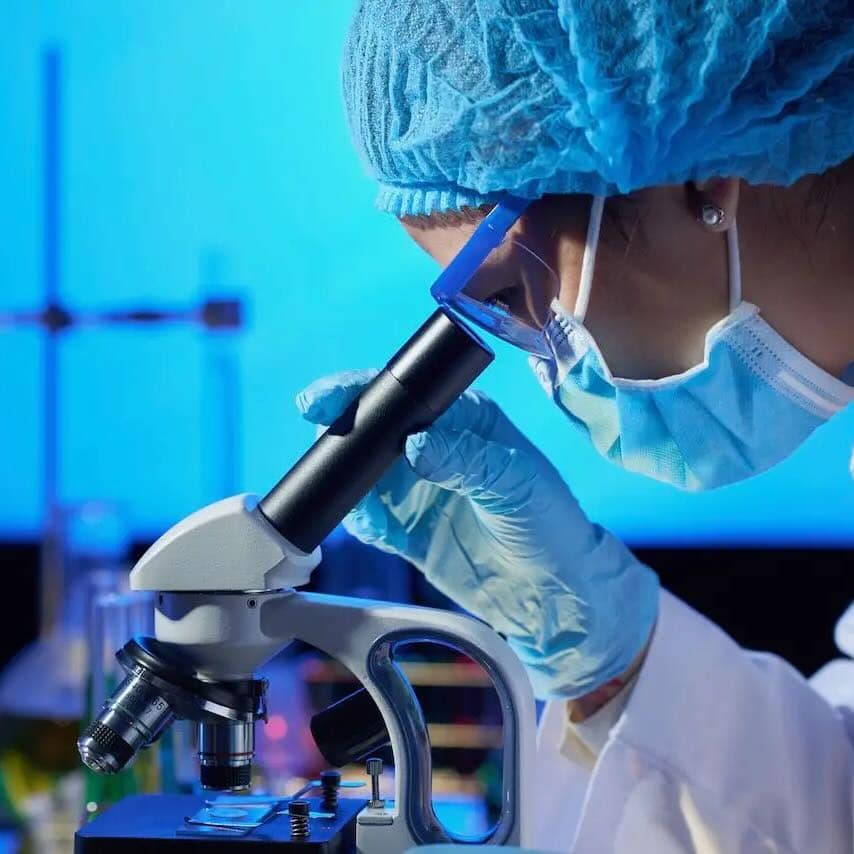 Mikropenis Noah im Interview auf Lady-Sas.com.